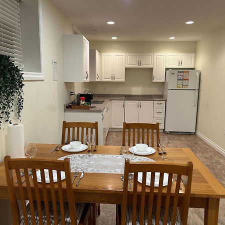 A Private Suite In Port Moody Buitenkant foto