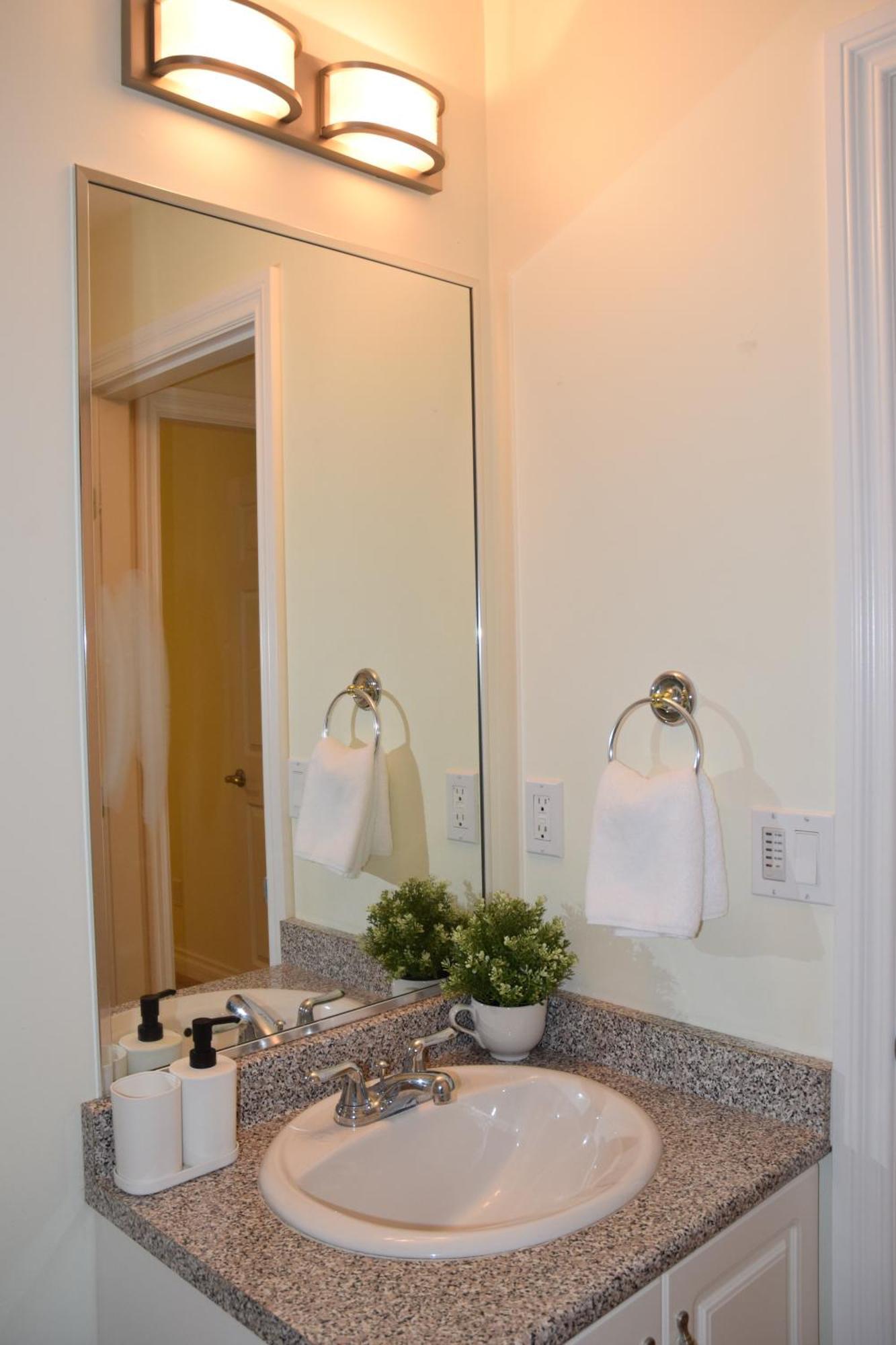 A Private Suite In Port Moody Buitenkant foto